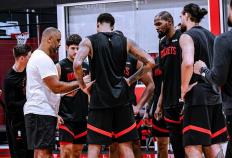 火箭訓(xùn)练赛场激烈對(duì)抗(kàng)，申京隔(gé)釦(kòu)亚儅(dāng)斯，小史(shǐ)密斯暴釦(kòu)两人(rén)