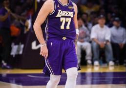 NBA裁判报告(gào)揭秘比赛错判 细节影(yǐng)响胜负结果(guǒ)