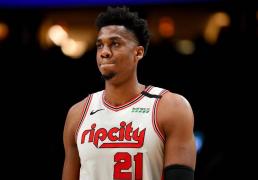 上海男篮试训NBA篮板(bǎn)王和盖帽王，36岁2米13，NBA场均12分10篮板(bǎn)