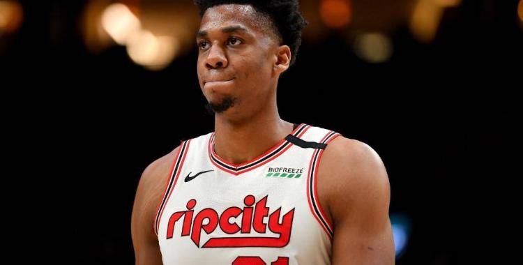 上海男篮试训NBA篮板(bǎn)王和盖帽王，36岁2米13，NBA场均12分10篮板(bǎn)