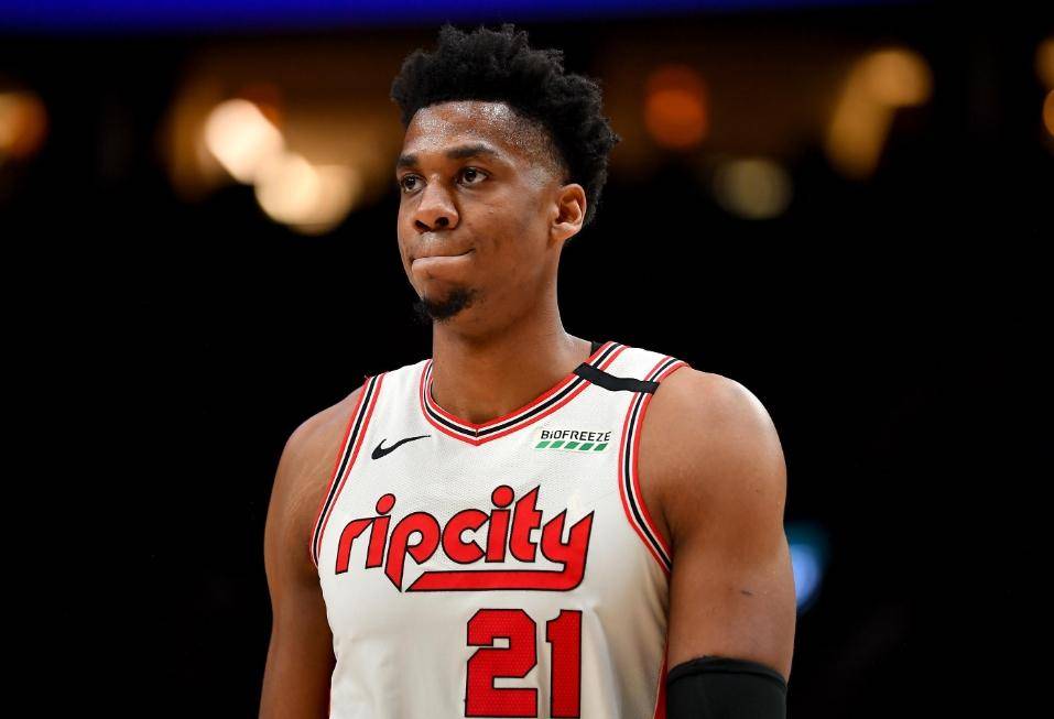 上海男篮试训NBA篮板(bǎn)王和盖帽王，36岁2米13，NBA场均12分10篮板(bǎn)