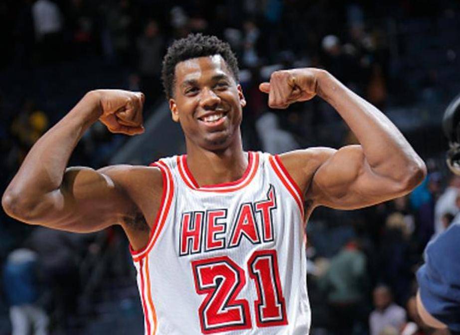 上海男篮试训NBA篮板(bǎn)王和盖帽王，36岁2米13，NBA场均12分10篮板(bǎn)