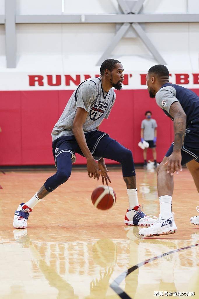 恭喜火箭队!杜兰特现身休(xiū)斯(sī)顿,正式与球(qiú)队開(kāi)始合練(liàn),备战新赛季(jì)