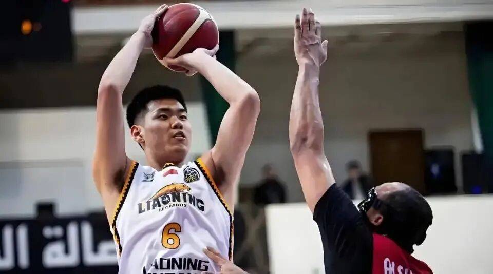 雪上加霜!杨鸣两位“手(shǒu)下”遭禁赛,辽篮奪(duó)冠功(gōng)勋重返NBA