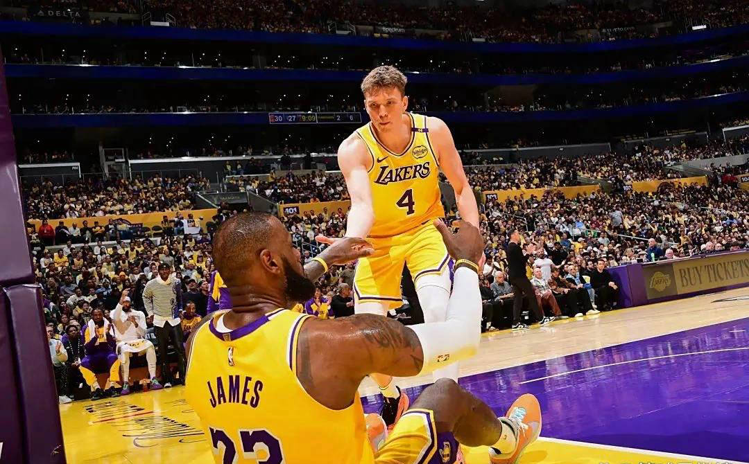 沃(wò)尔退役(yì)背后:火箭重建背后的“暗(àn)战”