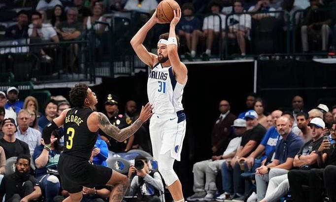 克莱·汤普森:曾(céng)是勇(yǒng)士王朝功臣(chén),如(rú)今迷失自我