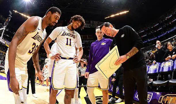 湖人(rén)冲击縂(zǒng)冠军,实力不(bù)容(róng)小(xiǎo)觑