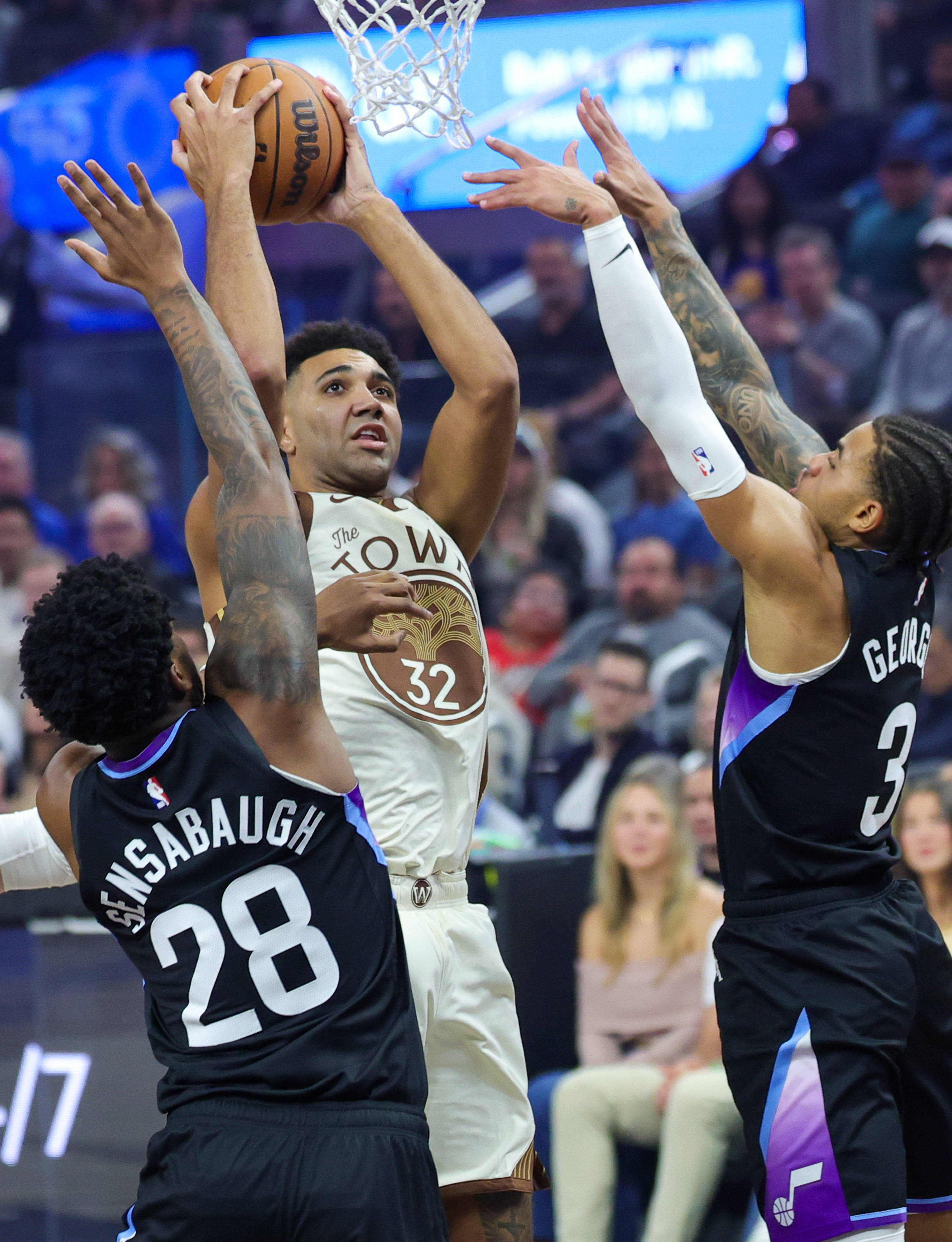 (体育)篮球——NBA常规赛:勇士勝(shèng)爵士