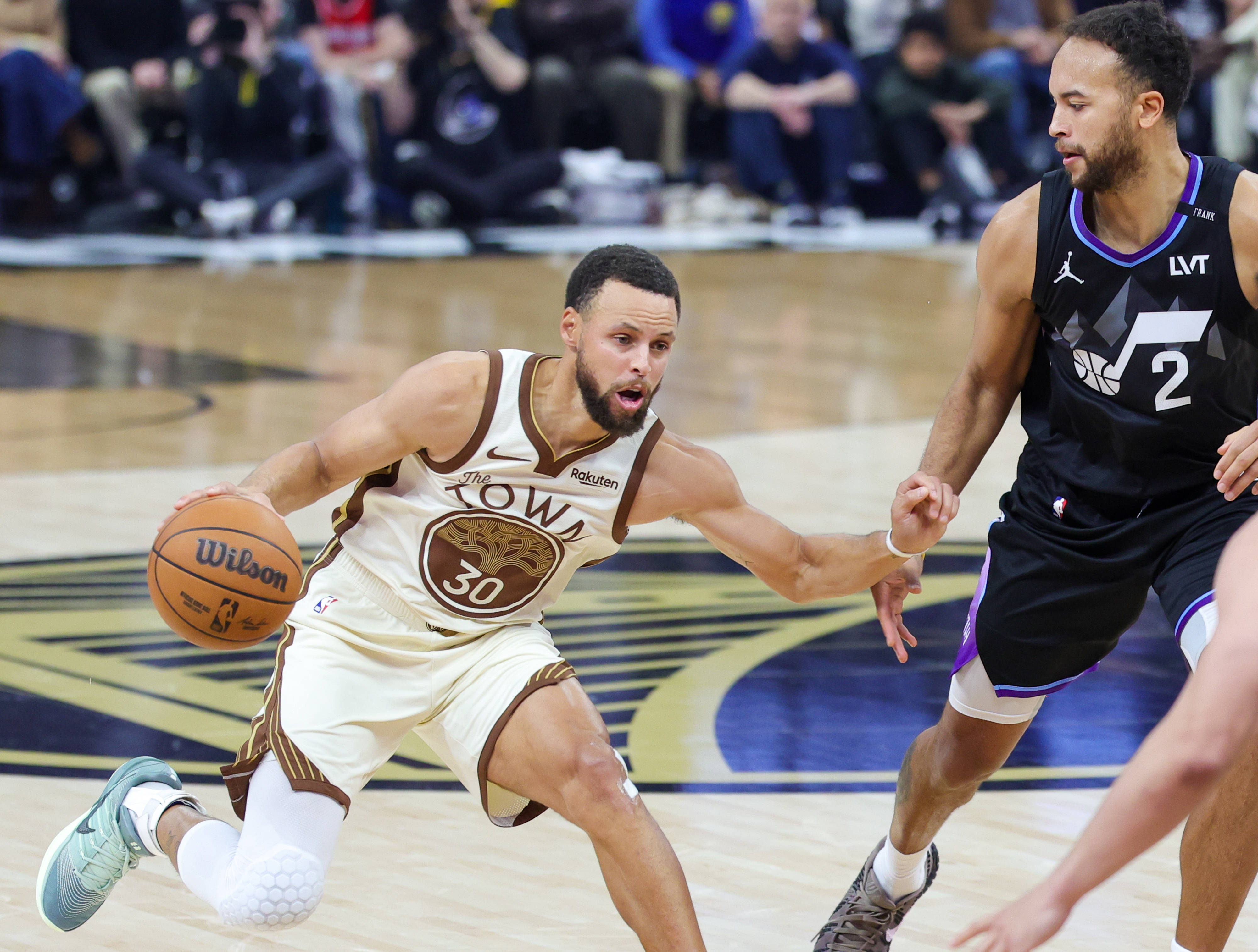 (体育)篮球——NBA常规赛:勇士勝(shèng)爵士